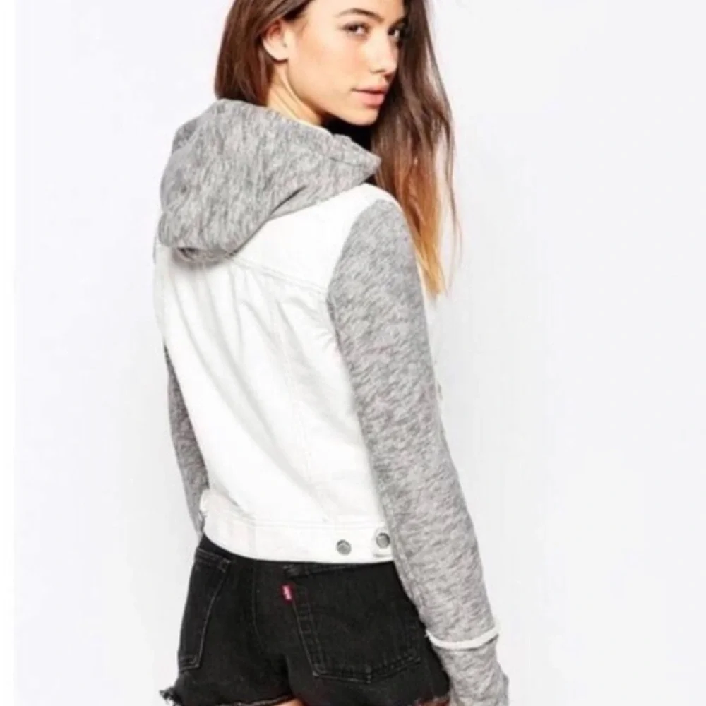 Free People Knit Sleeve & Knit Hood Distressed White Denim Jean Jacket Size XS - Picture 4 of 16